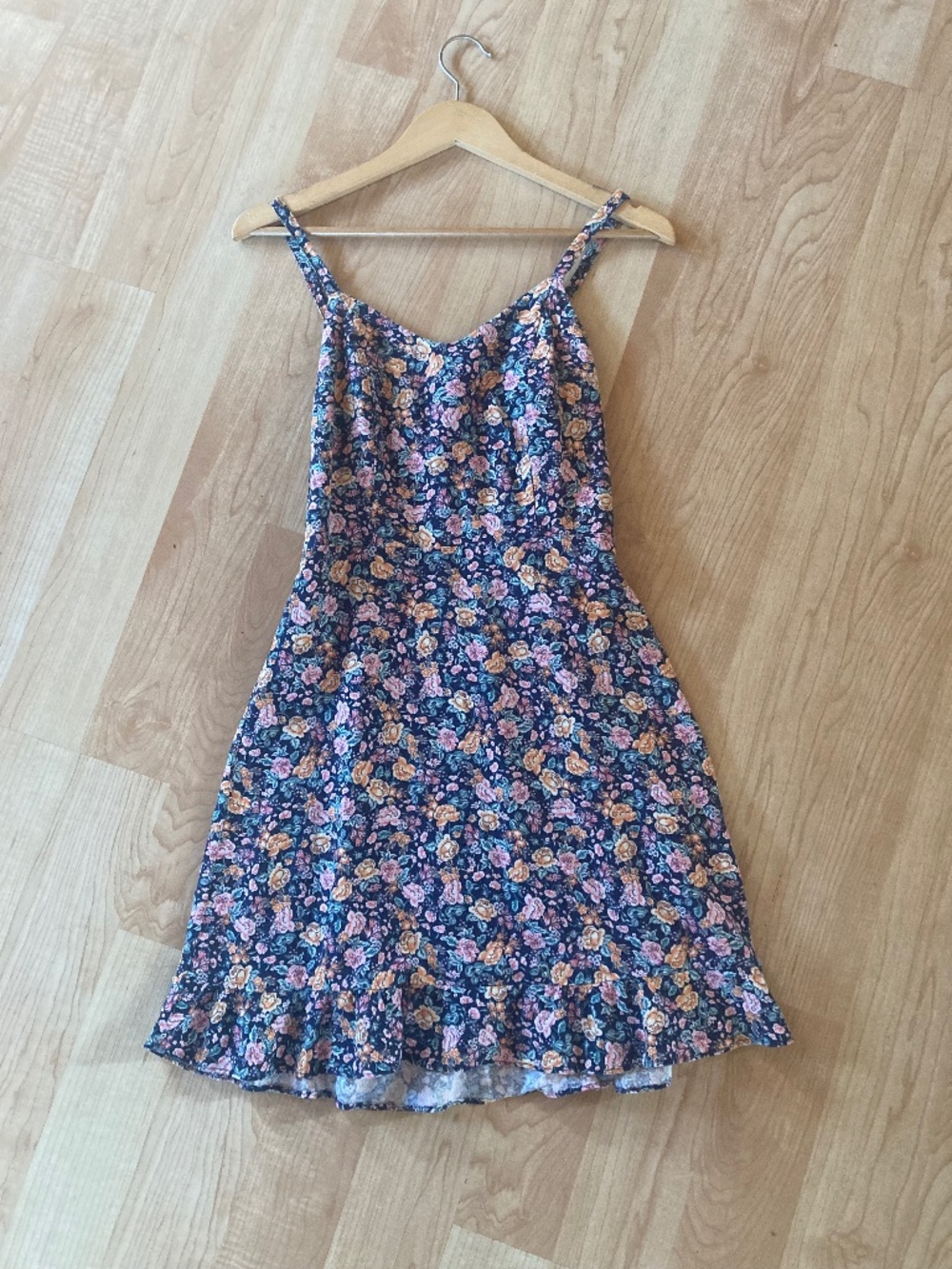 Floral ruffle hem dress size small
